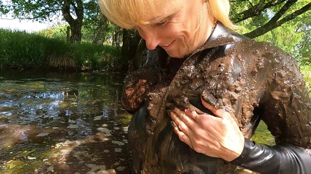 muddy latex Video 87 - Rubber duck | Wet and Muddy